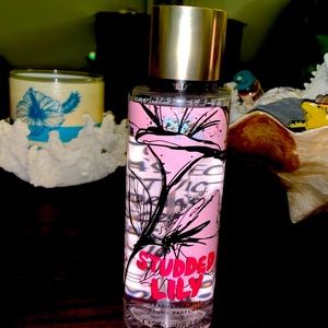 Victoria’s Secret - Studded Lily